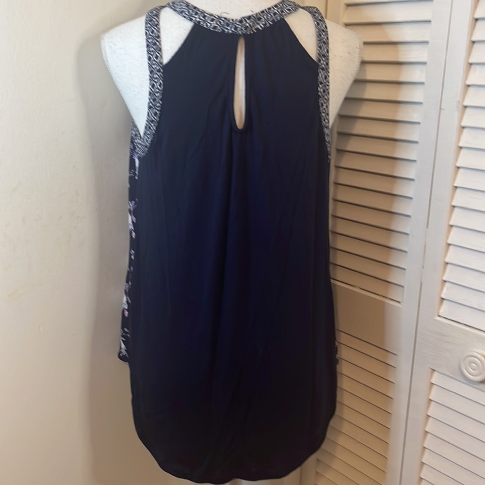 My Michelle Navy Blue Floral Print Sleeveless Blouse. Size Medium - Picture 4 of 9